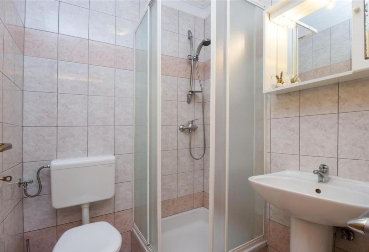 Apartments Mali Losinj Luaran gambar